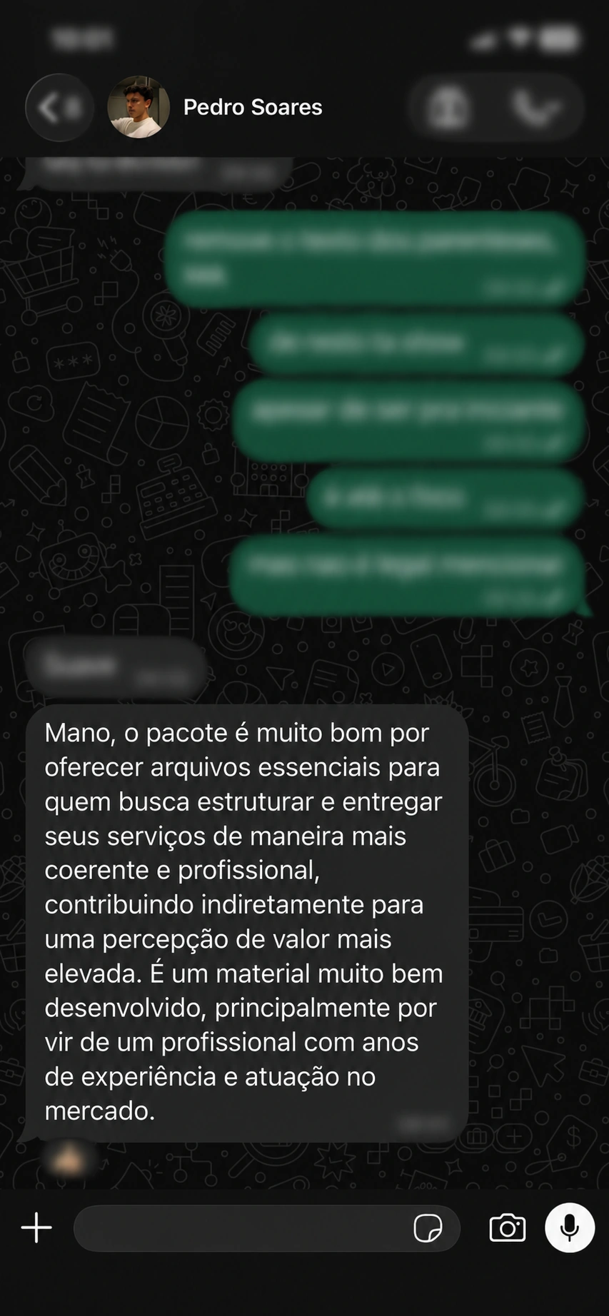 Print do feedback de Pedro Soares, com foto e nome; demais mensagens ofuscadas